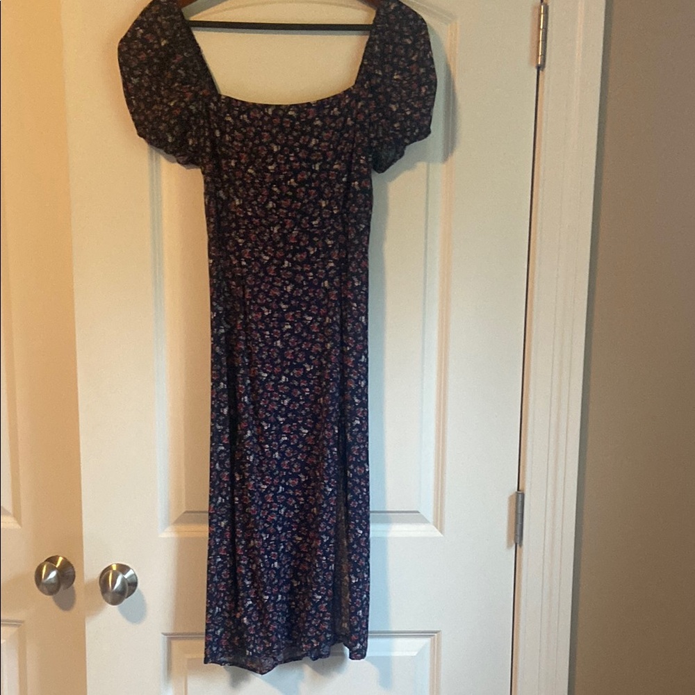 Blue Rain Black Floral Short Sleeve Dress
Size Medium